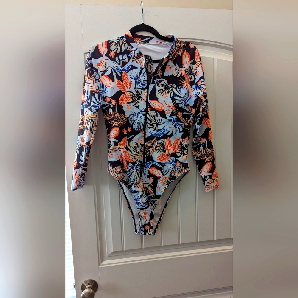 Long sleeve bathing suit
